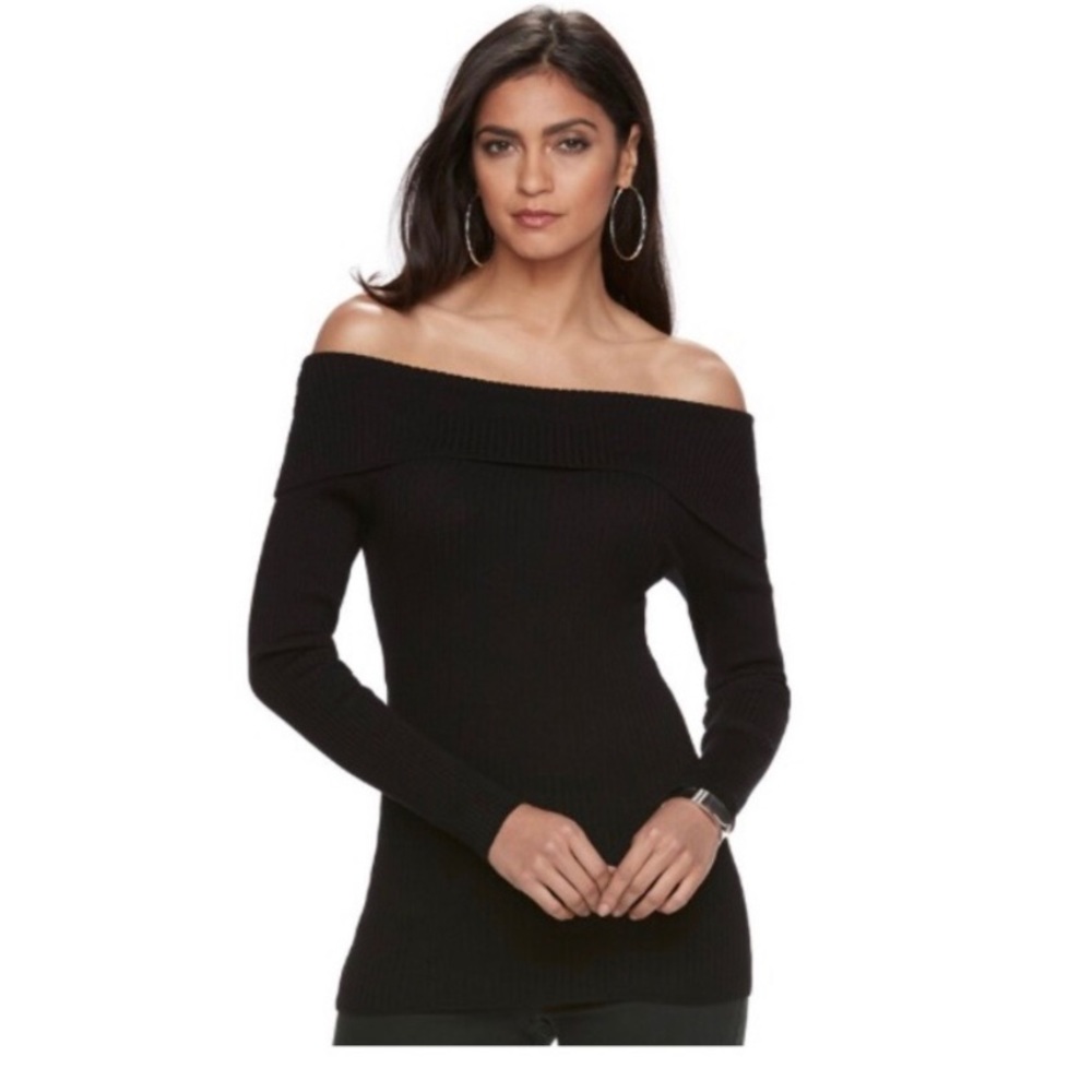 Jennifer Lopez off the shoulder sweater